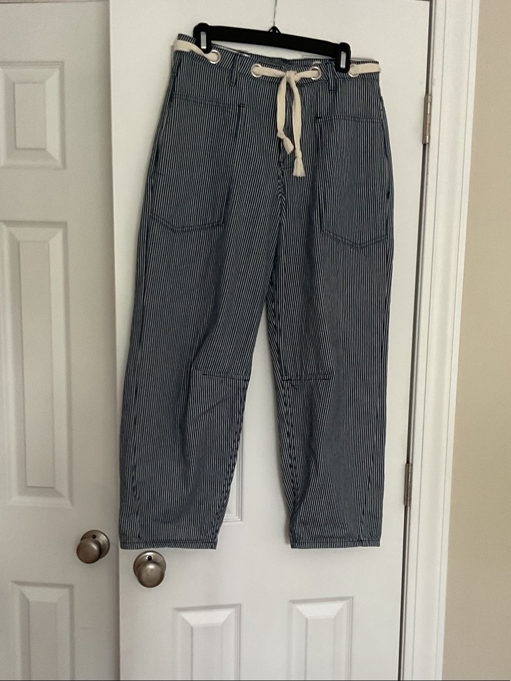 Striped Cotton Boyfriend BarrelJeans with Rope Waist - Blue/White